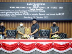 DPRD Kota Bandung Gelar Rapat Paripurna dengan Agenda Jawaban Wali Kota Bandung atas Pandangan Umum Fraksi Terhadap Raperda
