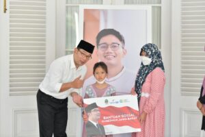 Anak Yatim Alika Putri Mendapat Bantuan Pendidikan Ridwan Kamil