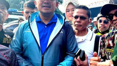 Ribuan Warga Kota Bandung Lakukan Aksi Bebersih Bersama Wali Kota